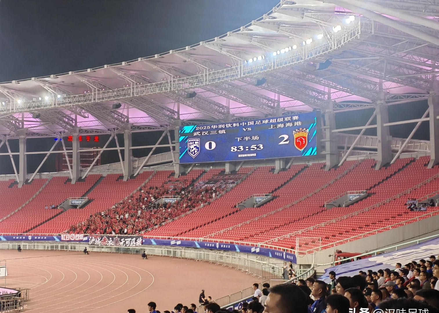 里程碑夜！武汉三镇回应争议，法国杯今晨刷纪录，赛场秩序良好，数据趋势出现新变化的简单介绍