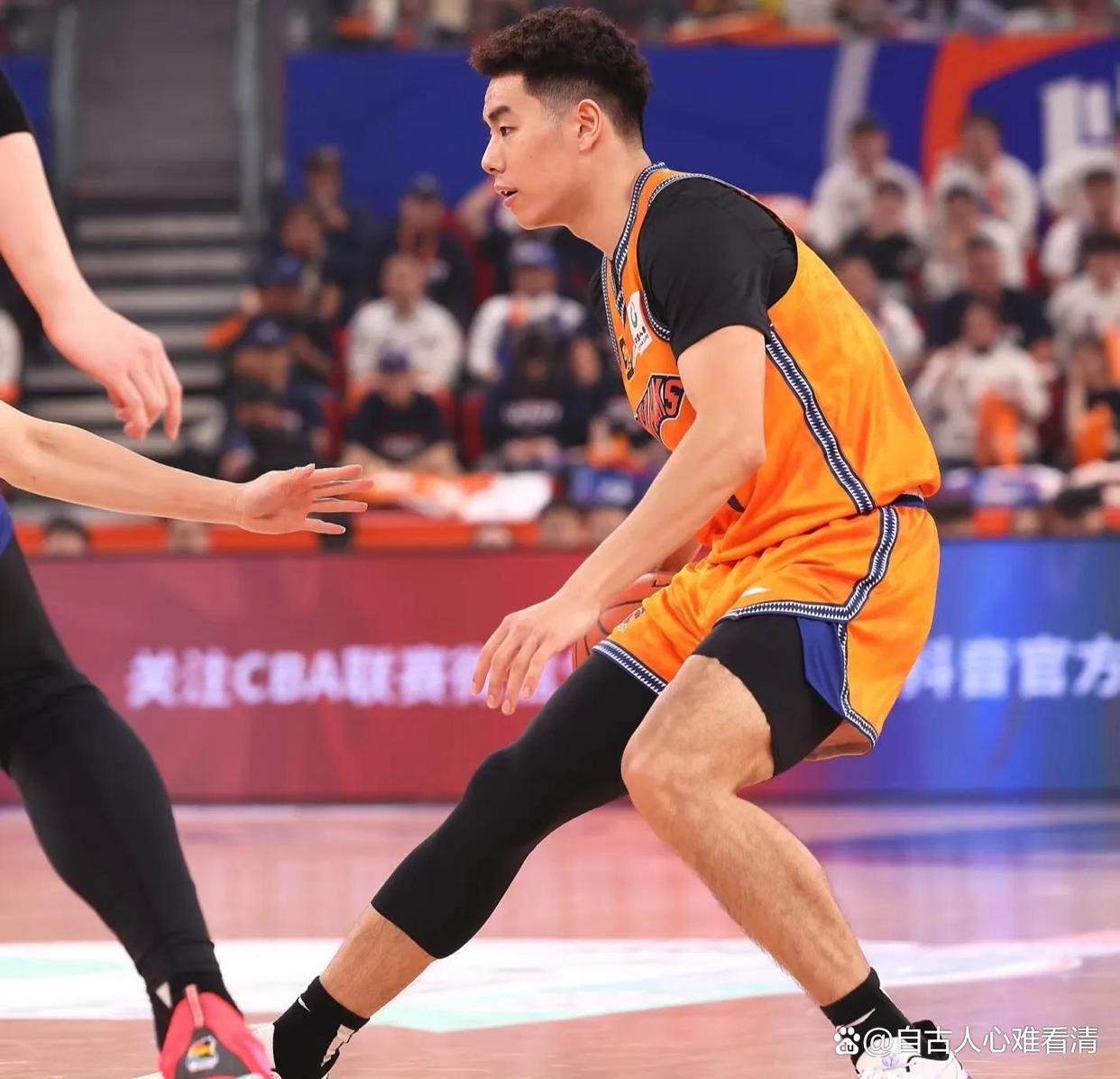 赛后亚冠焦点战，浙江稠州官宣签约，球迷炸锅，轮换策略成焦点的简单介绍