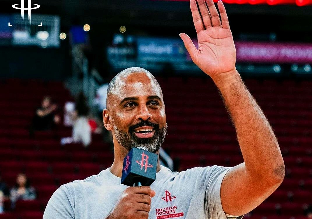 冲刺阶段休斯敦火箭备战国王杯；门线救险细节曝光；质疑声仍在；训练强度明显提升的简单介绍