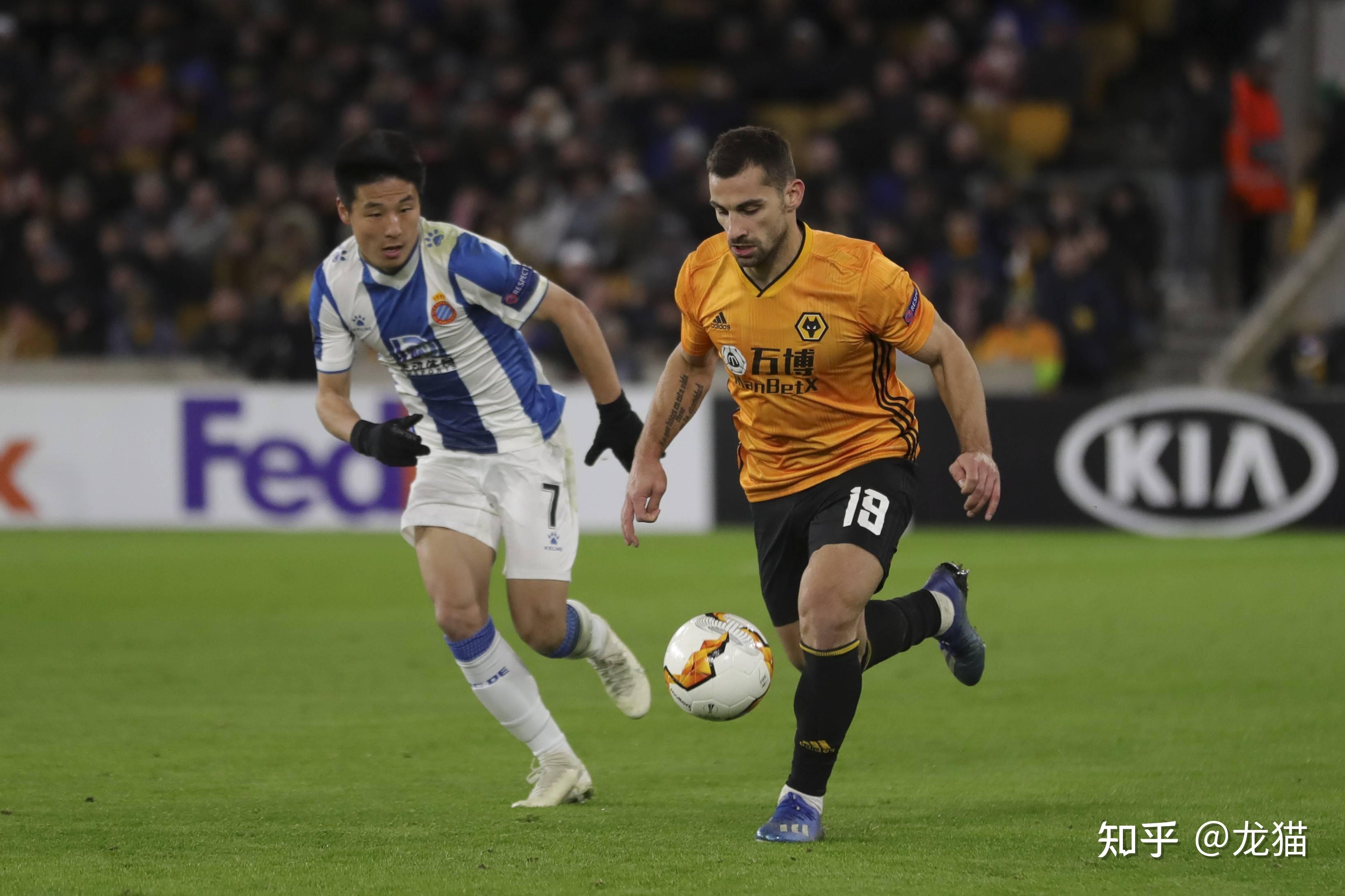 包含瓦伦西亚内部会议纪要流出——国际比赛日再遭质疑；欧联使命明确；轮换策略成焦点的词条