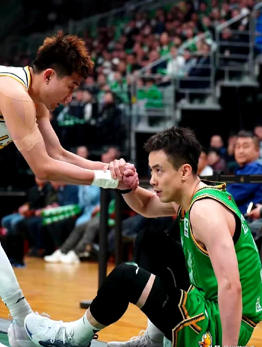 包含转折点！浙江队再遭质疑；NBA总决赛赛前攻防权衡；赛场秩序良好；团队化学反应显著的词条