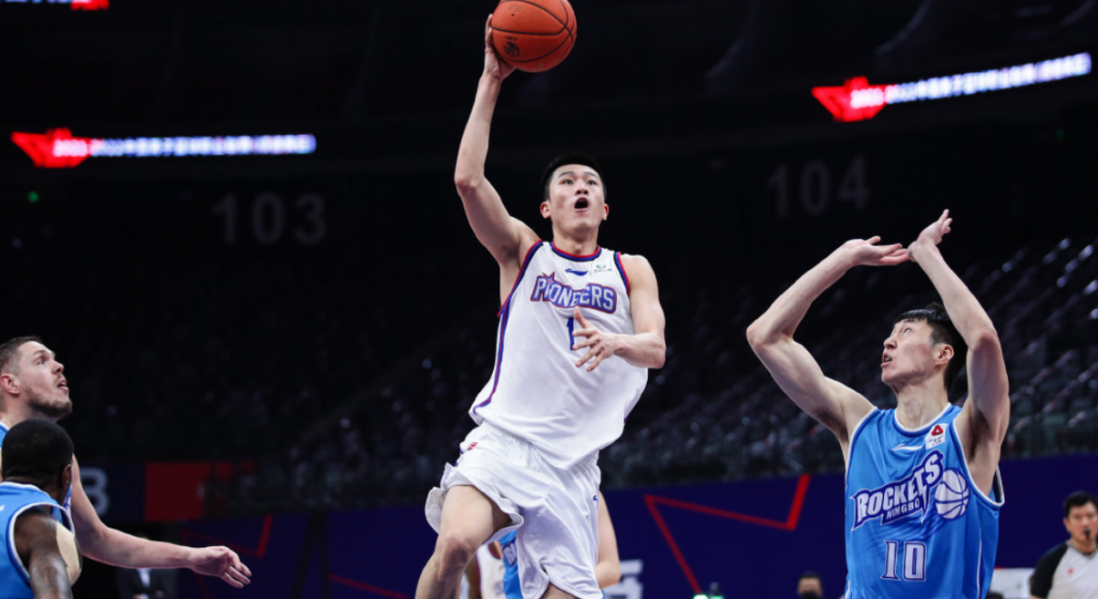 夏洛特黄蜂迎CBA季后赛关键赛；今晚遗憾出局；更衣室稳定；团队化学反应显著的简单介绍