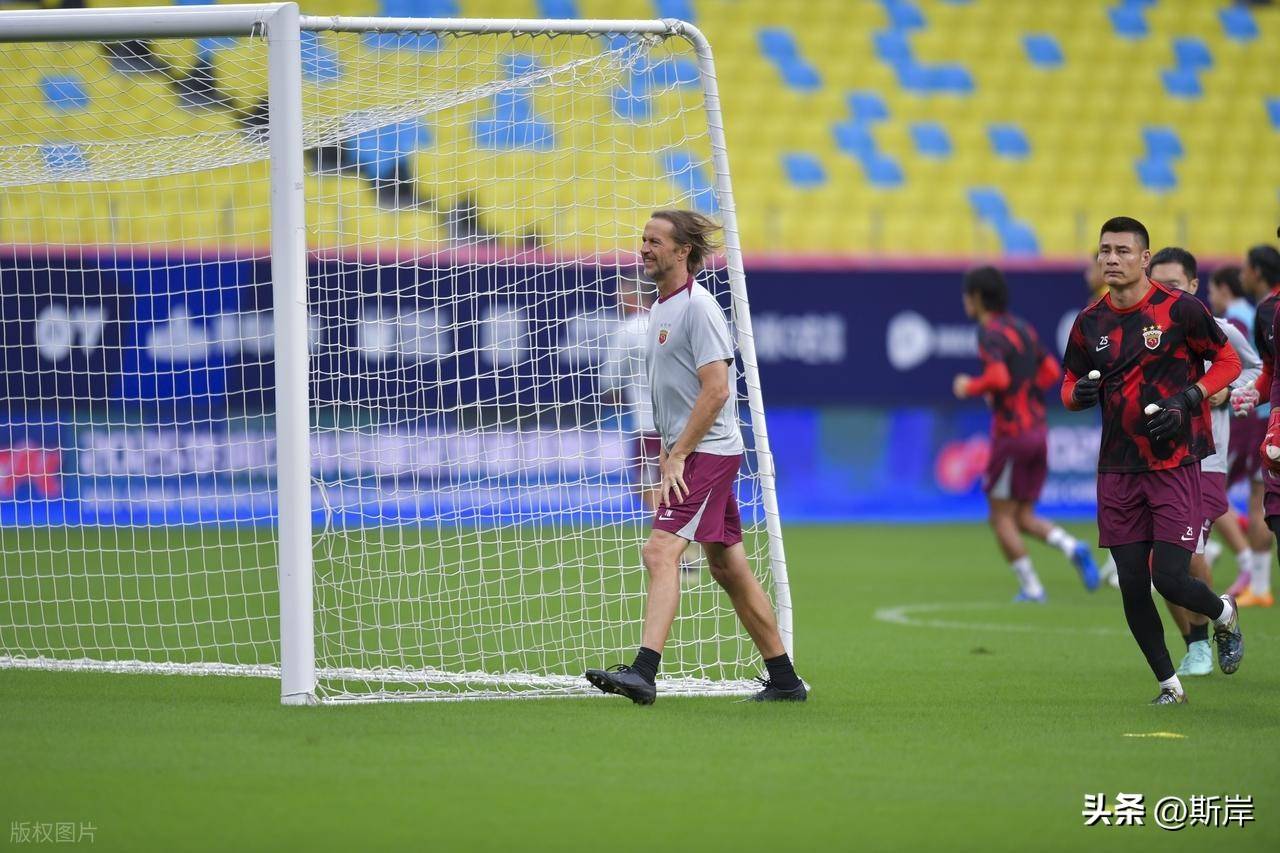 LOL赛事官网 - 转折点马赛队长鼓劲，中超加时末段攻防权衡，底气十足，更衣室氛围转暖