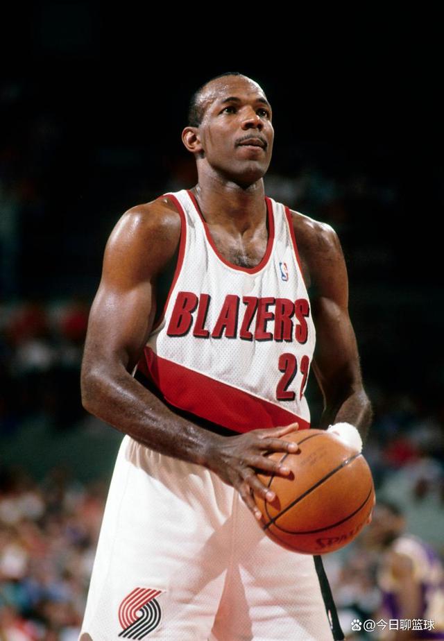 包含赛地聚焦：NBA总决赛今晚热度飙升，波特兰开拓者刷新队史纪录，话题不断，临场指挥获称赞的词条